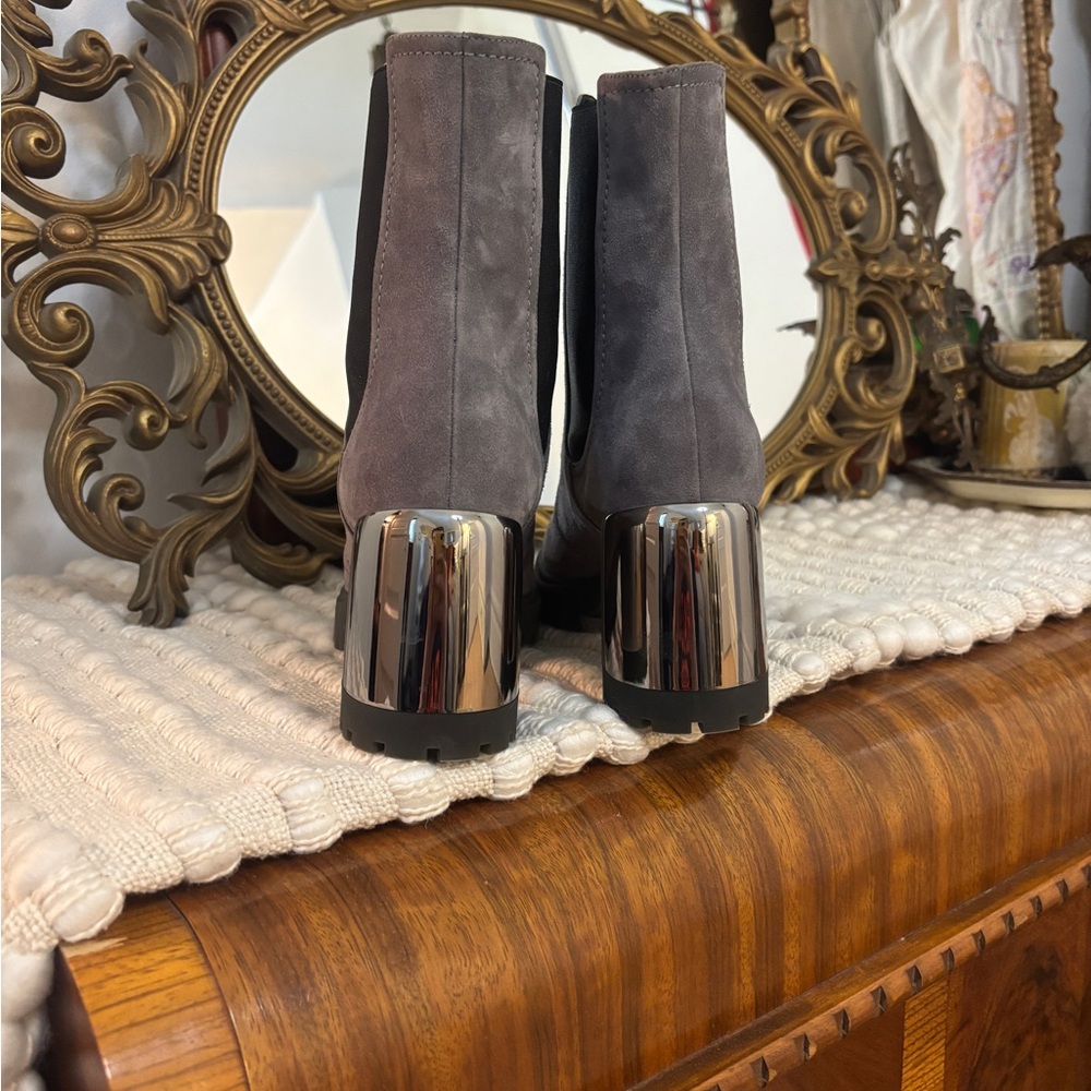 NWOT Casadei Italian Gray Suede Heeled Ankle Boots, sz 38.5 - Picture 3 of 6